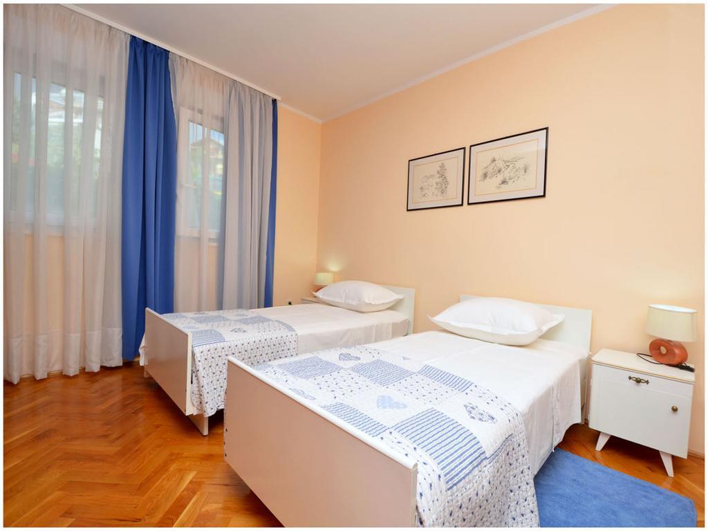 Apartment Laura Podstrana Quarto foto