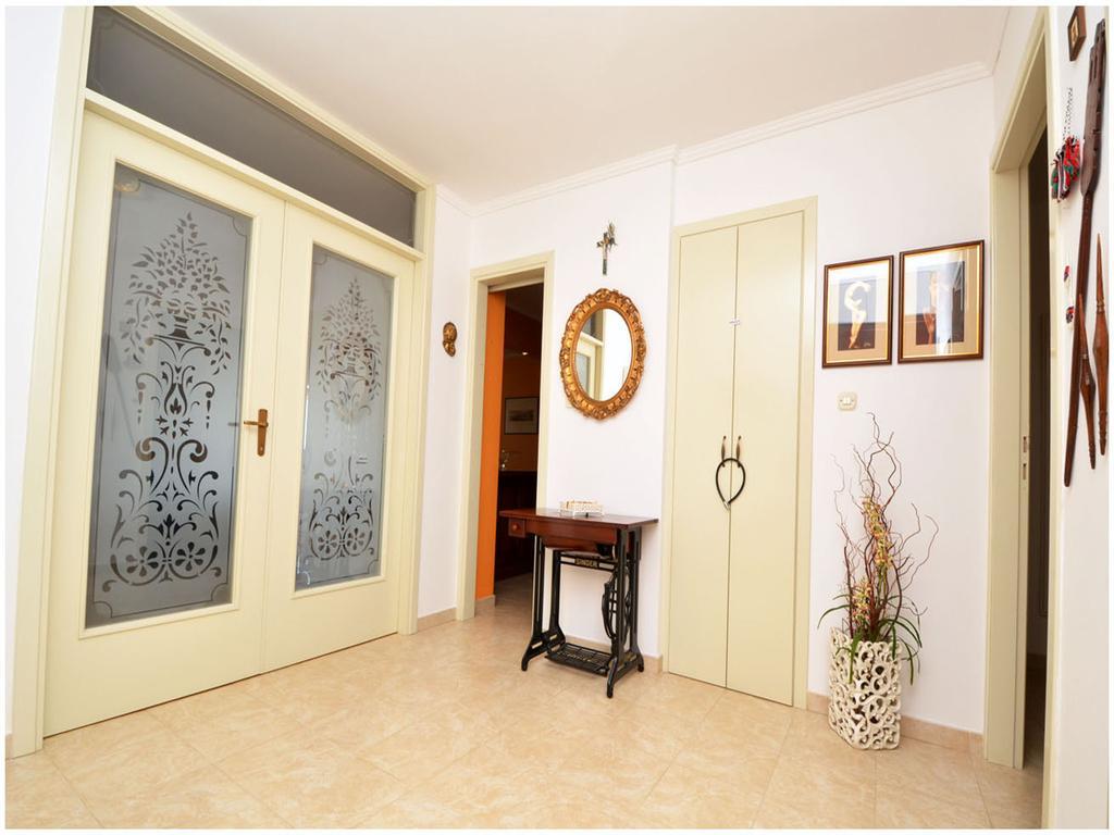 Apartment Laura Podstrana Quarto foto
