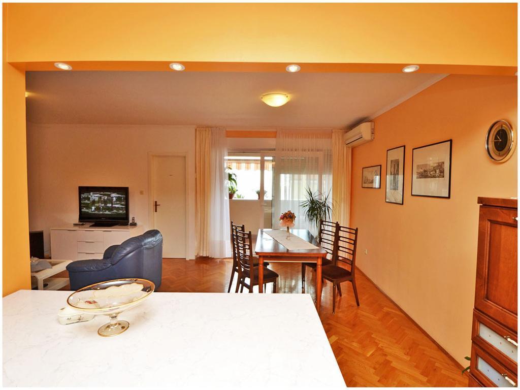 Apartment Laura Podstrana Quarto foto